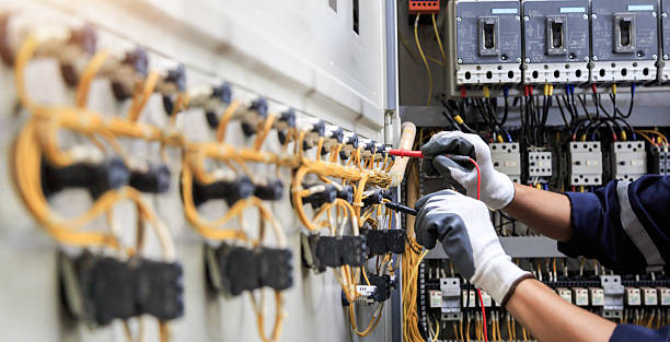 Professional Electrician technician working in Cold Spring Harbor, NY